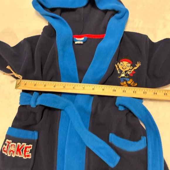 Jake and the Never Land Pirates
Robe - Hooded Fleece - Picture 7 of 11